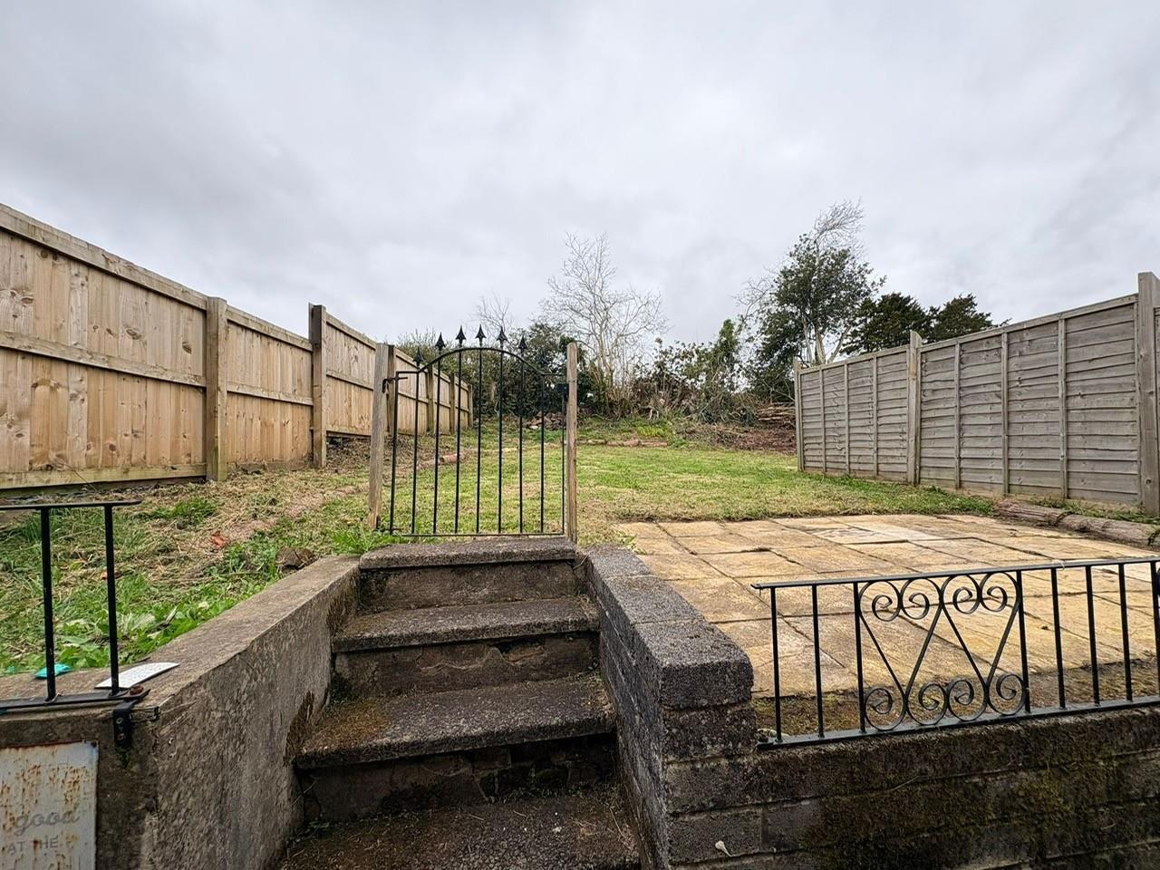 Vicarage Road, Morriston, Swansea, SA6 6DU